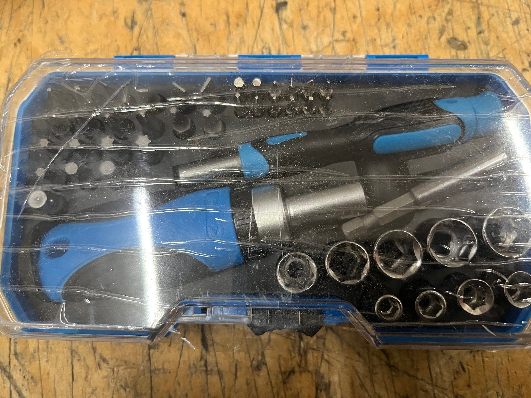 Tous les outils: Bit Set Ratsche mit Nüssen – Neuf (Voir description) à Stüsslingen par Shoebby_tools 1