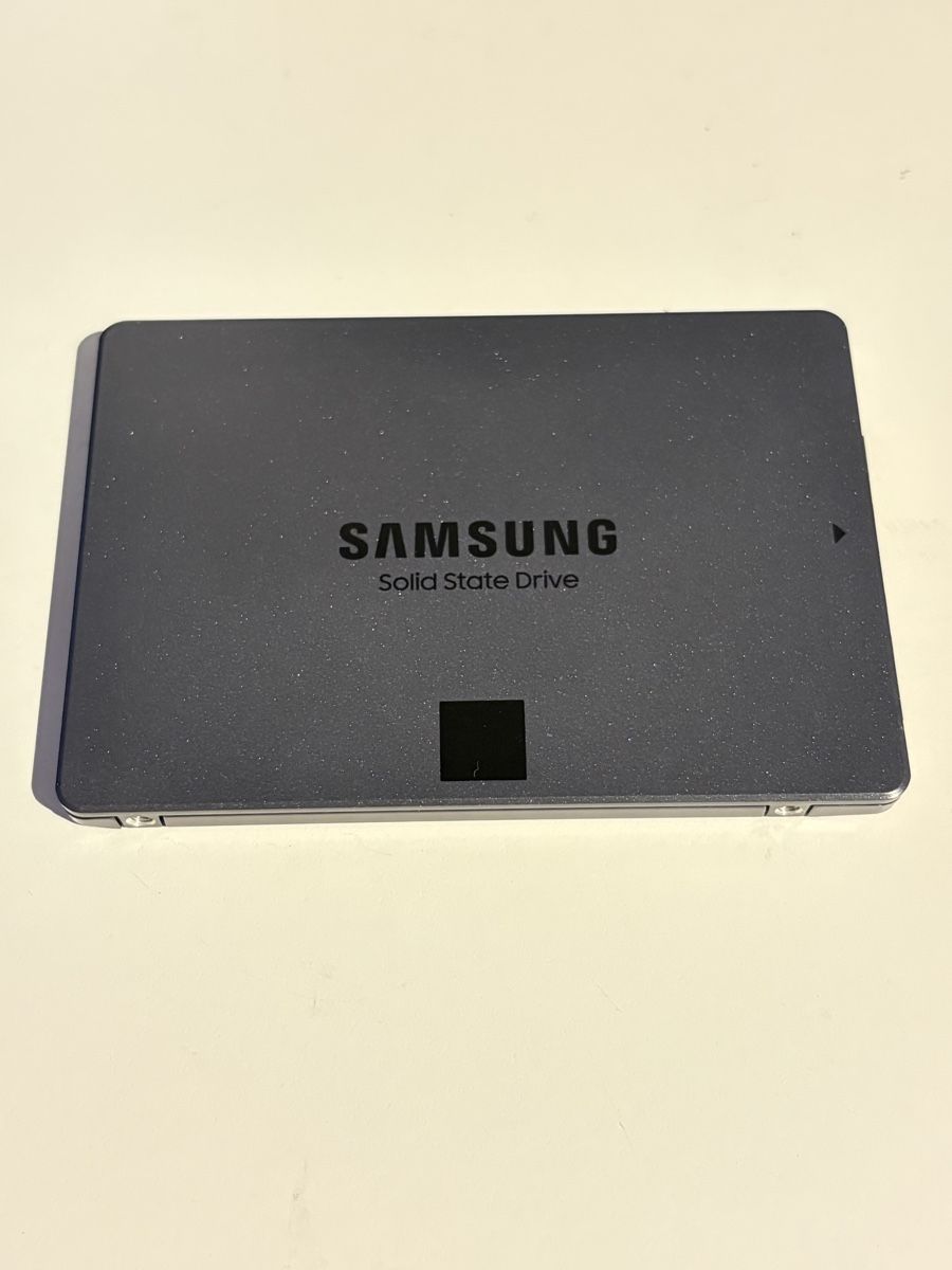 Samsung Dischi rigidi: 1TB SSD Samsung 870QVO AB 1.- – Usato da Allschwil venduto da leo_lft5 2