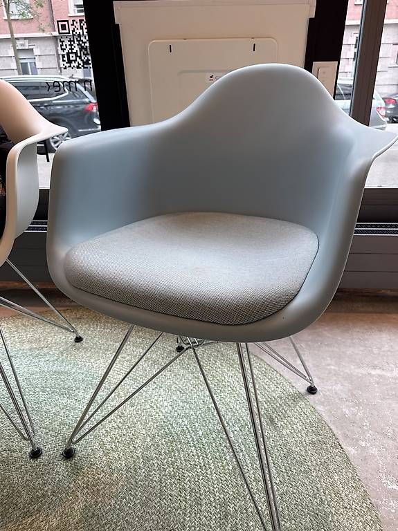 Vitra Sedie: Vitra Eames Armchair, gepolstert – Usato da Zürich venduto da ortigia