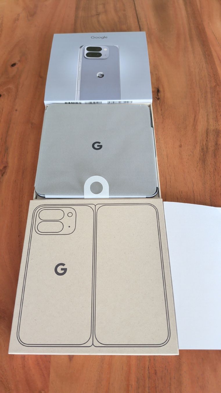 Google Telefoni cellulari / Smartphones: Fast neues Google Pixel 10 Pro Fold mit Zubehör – Nuovo (secondo la descrizione) da Zeiningen venduto da Reddevile 1