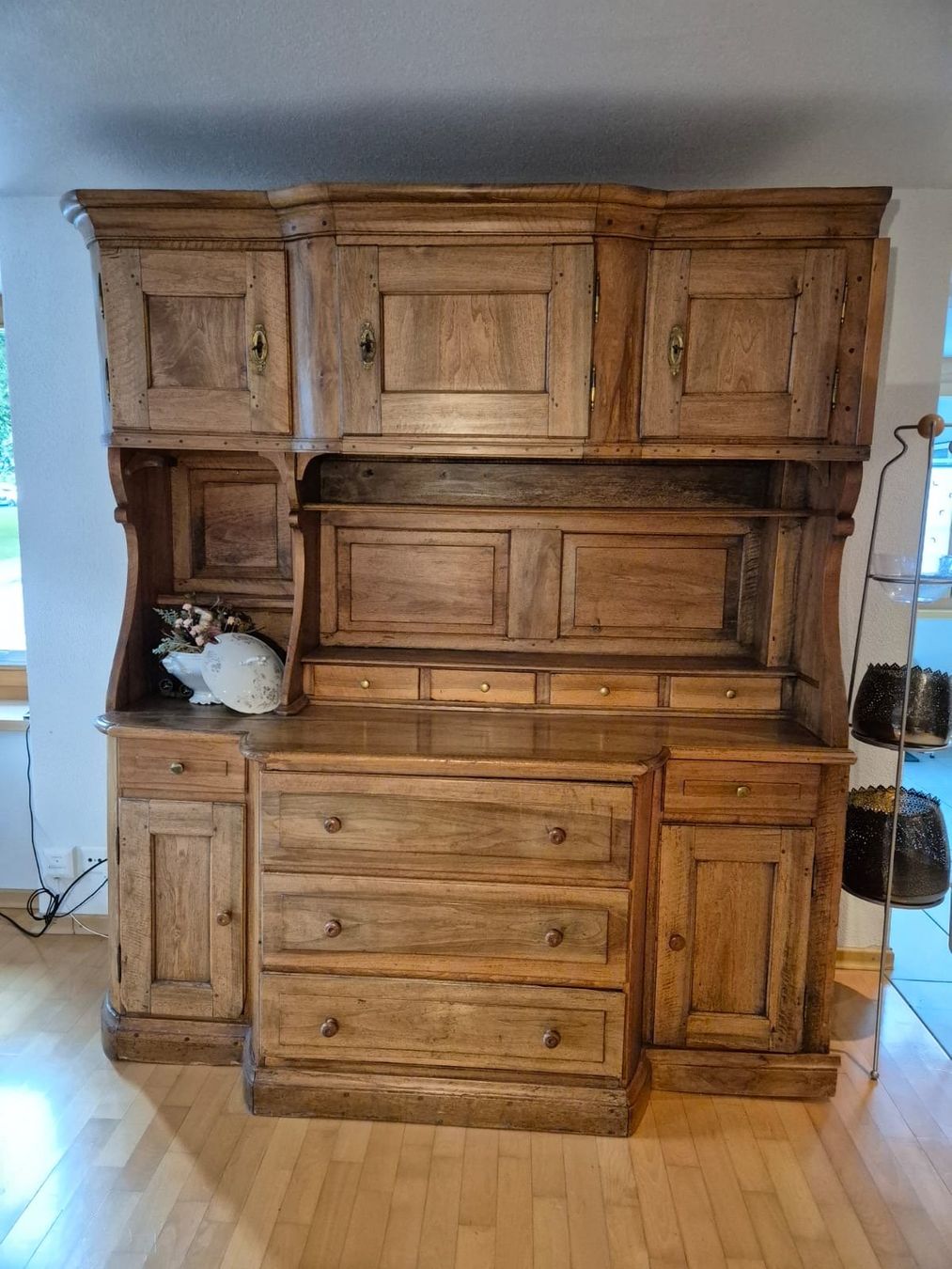 Credenze: Stubenbuffet massiv Nussbaum – Usato da Weesen venduto da knorrli123