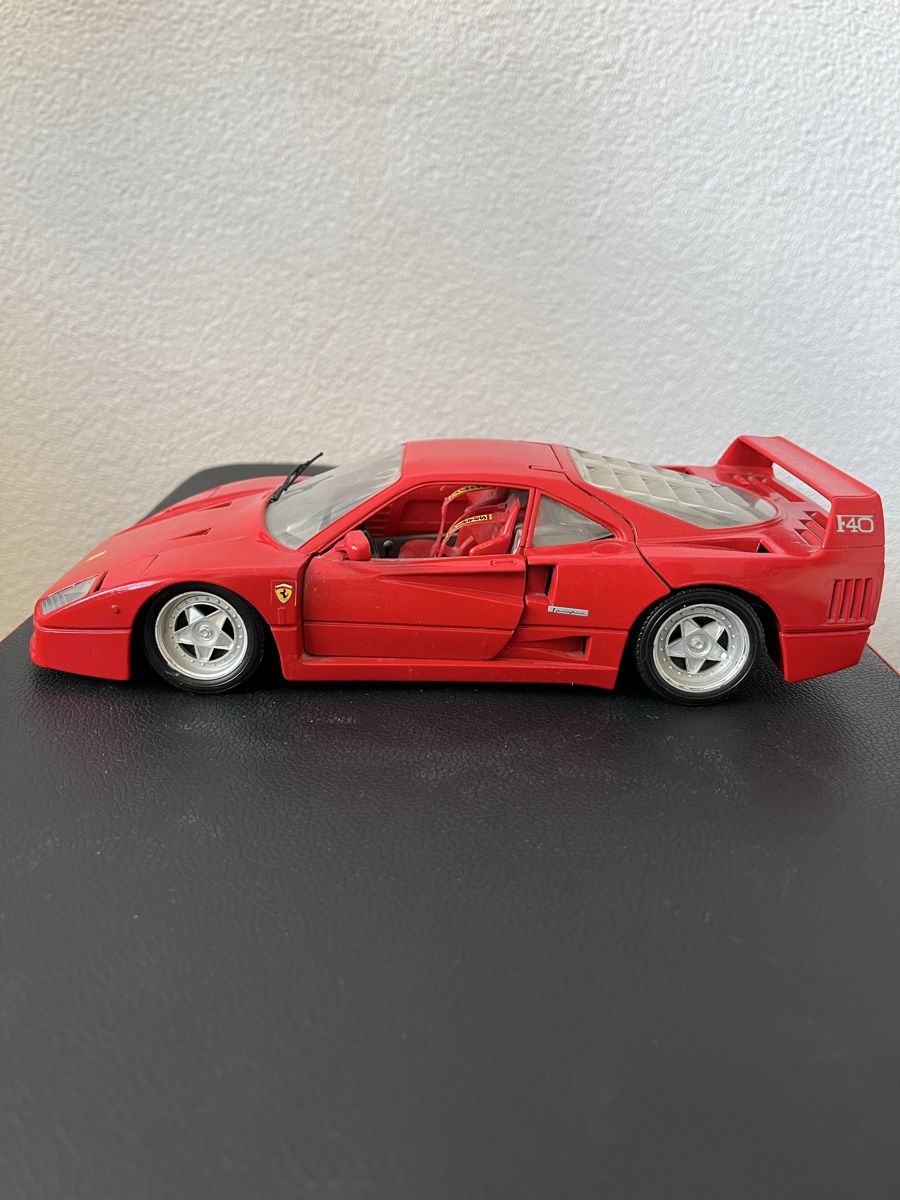 Ferrari Modellini d'auto: Ferrari F40 1:18 – Usato da Kehrsatz venduto da Fuedu0