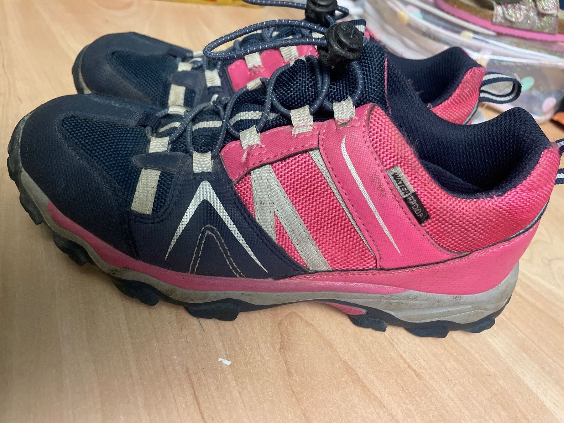 Scarpe per ragazze: Wanderschuhe Waterproof Gr. 35 – Usato da Obergerlafingen venduto da cabo4