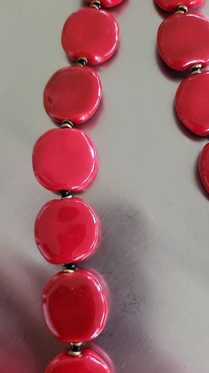 Ketten: Rote Perlenkette  – Gebraucht aus Kehrsiten von Mchopard 1