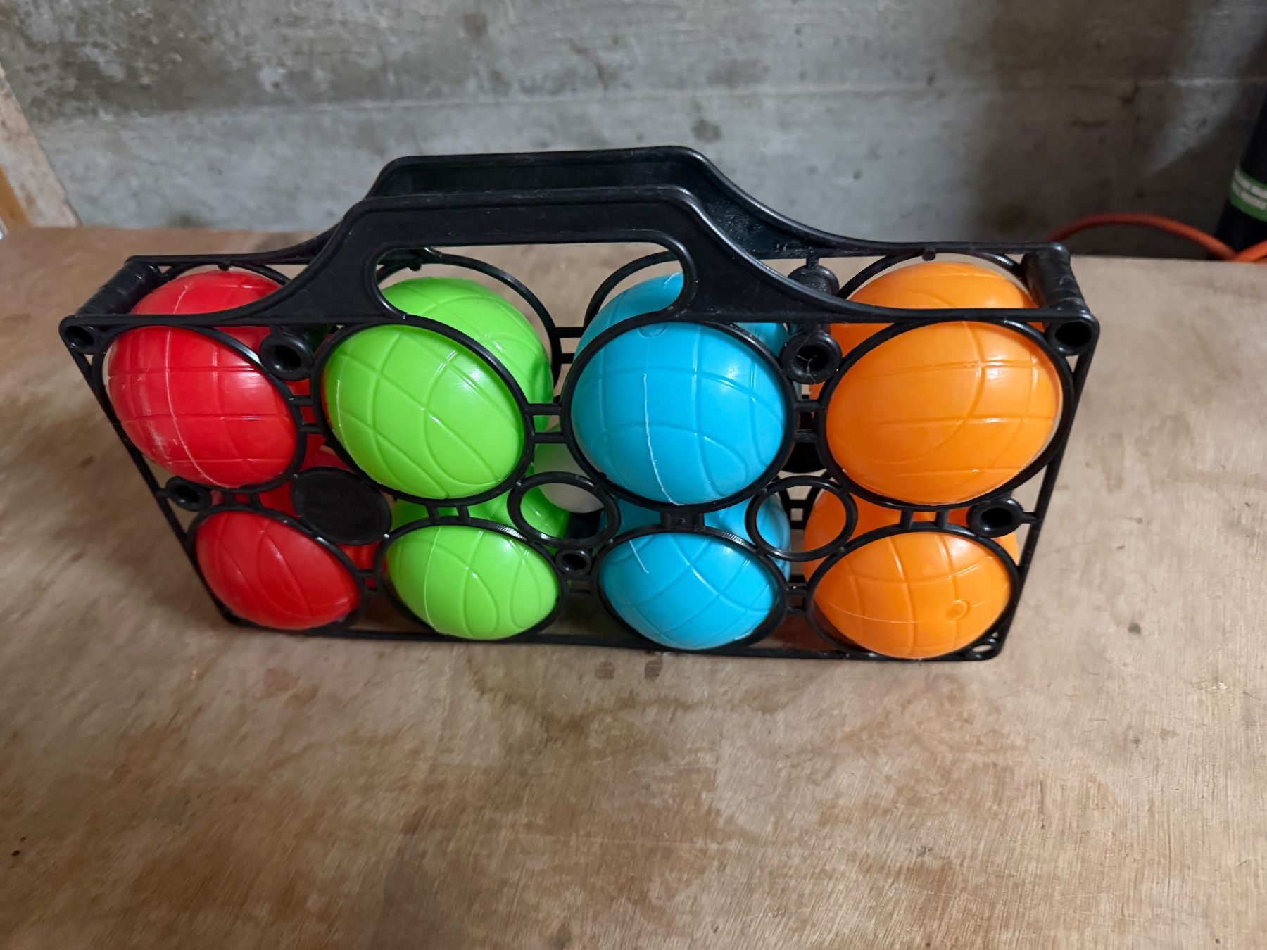 Spielzeuge: Boccia Kugeln Set 8 Stk. mit Korb gebraucht – Gebraucht aus Adetswil von Smita