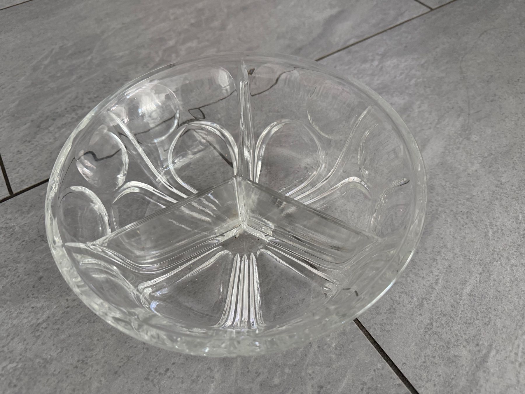 Schalen: Glasschale / 3 geteilte Abschnitte – Gebraucht aus Bülach von Loredana13 1