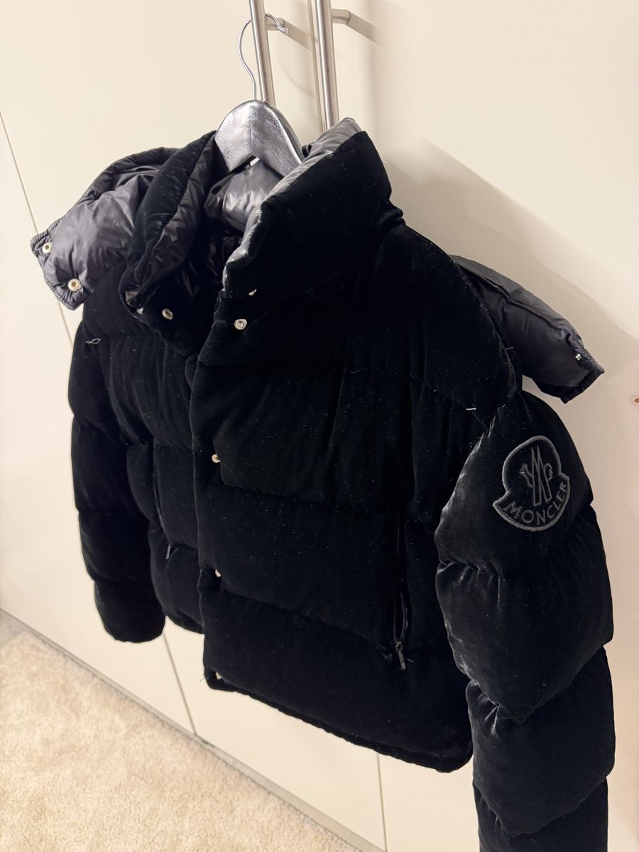 Moncler Giacche: Moncler Black Velvet Winter Padded Jacket - Size Small – Usato da Zumikon venduto da patrick151 1