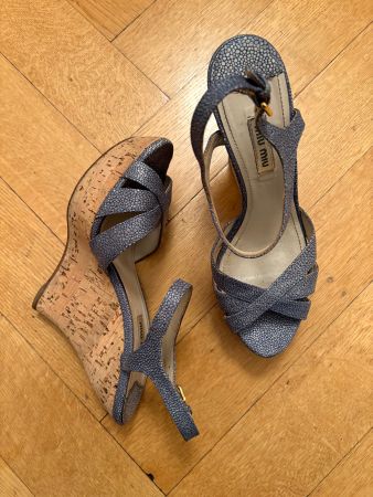 Sandales Miu Miu en cuir bleu grainé 38