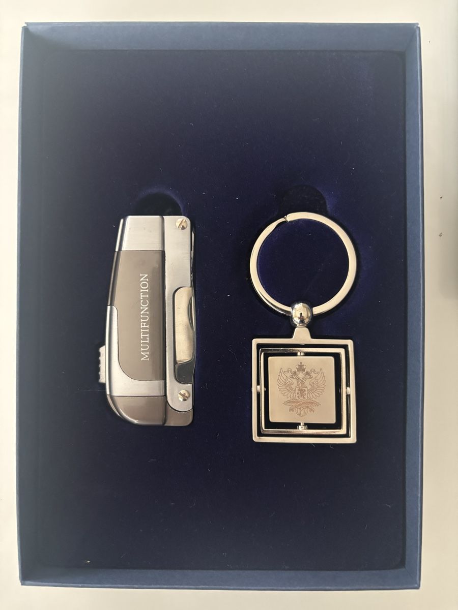 Tutti gli attrezzi: Briquet multifonction et porte-clés, neuf Fédération Russie. – Nuovo e nell'imballaggio originale da Corsier GE venduto da Bicio66 1