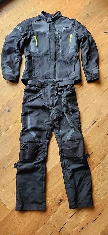 Completi: Motorradbekleidung – Usato da Erschwil venduto da sabi054