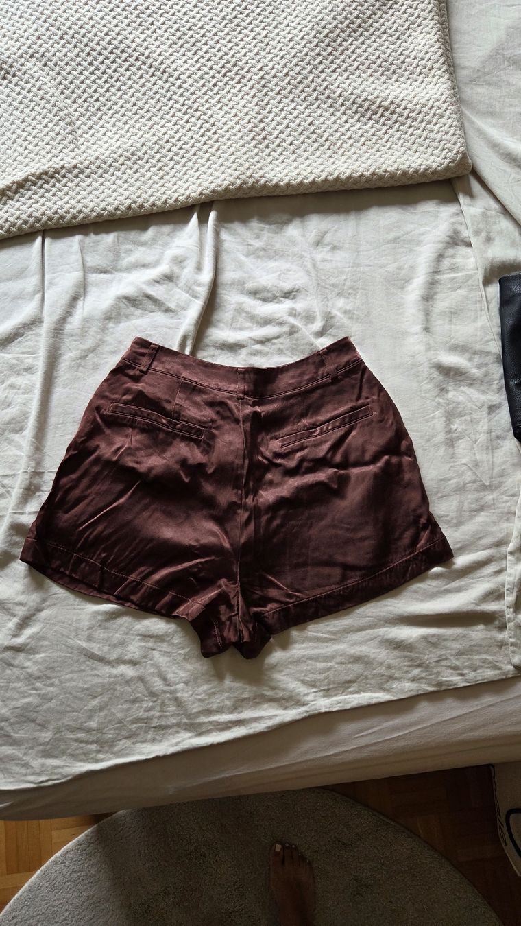 Pantaloni: Satin Shorts – Usato da Zürich venduto da jul_l28v 1