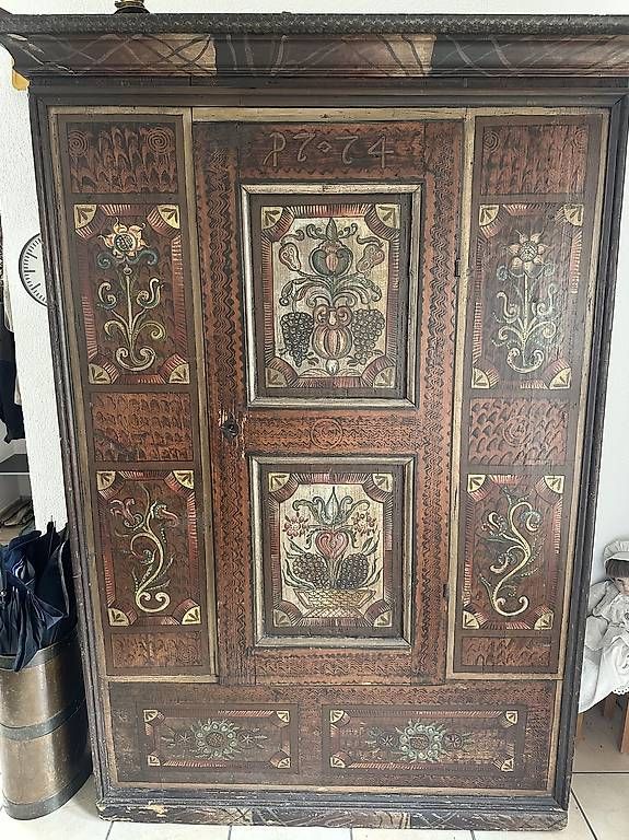 Armoires: Bemalter Bauerschrank – D'occasion à St. Gallen par Goldacherin