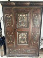 Bemalter Bauernschrank