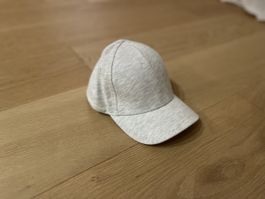 H&M kids cap size 2-3. Grey and white, excellent condition