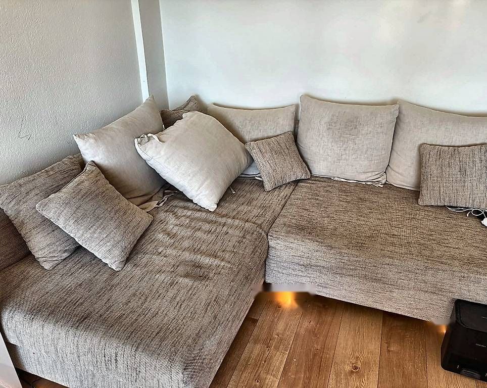 Divani: Grosses Ecksofa mit Récamiere, beige  teilbar, CHF 10 – Usato da Stansstad venduto da joh_lyy8