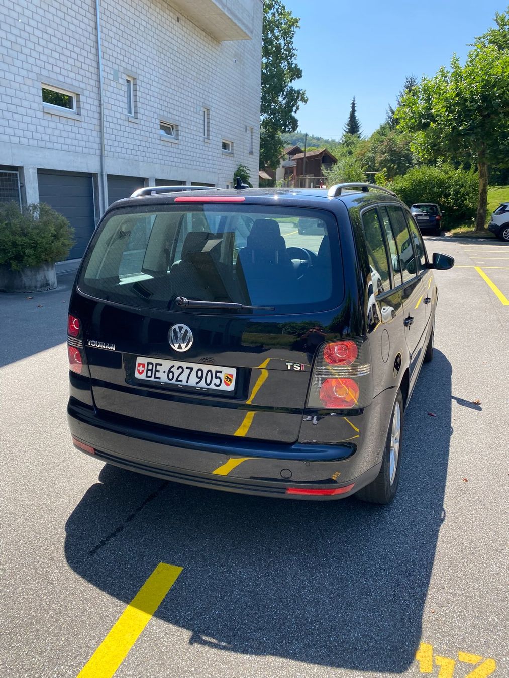 VW Autos: VW Touran 1.4 TSI Highline – D'occasion à Burgdorf par Oester97 2