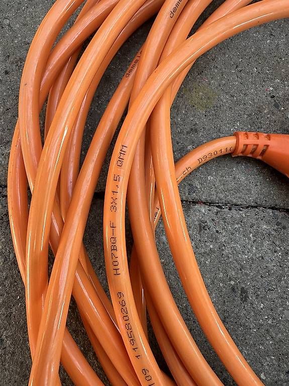 Cavi: Verlängerungskabel mit 3-poligem Stecker Orange   – Usato da Speicherschwendi venduto da Supersport 1