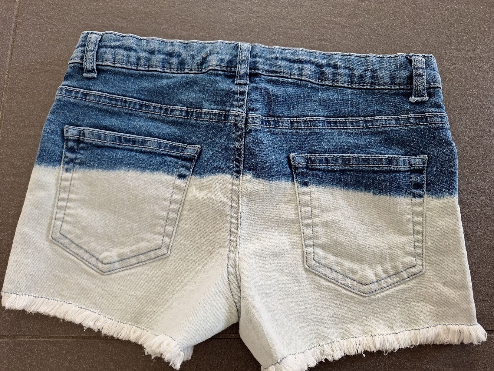 Pantaloni: Jeans Shorts Gr. 152 Neu – Usato da Brittnau venduto da Norge77 1