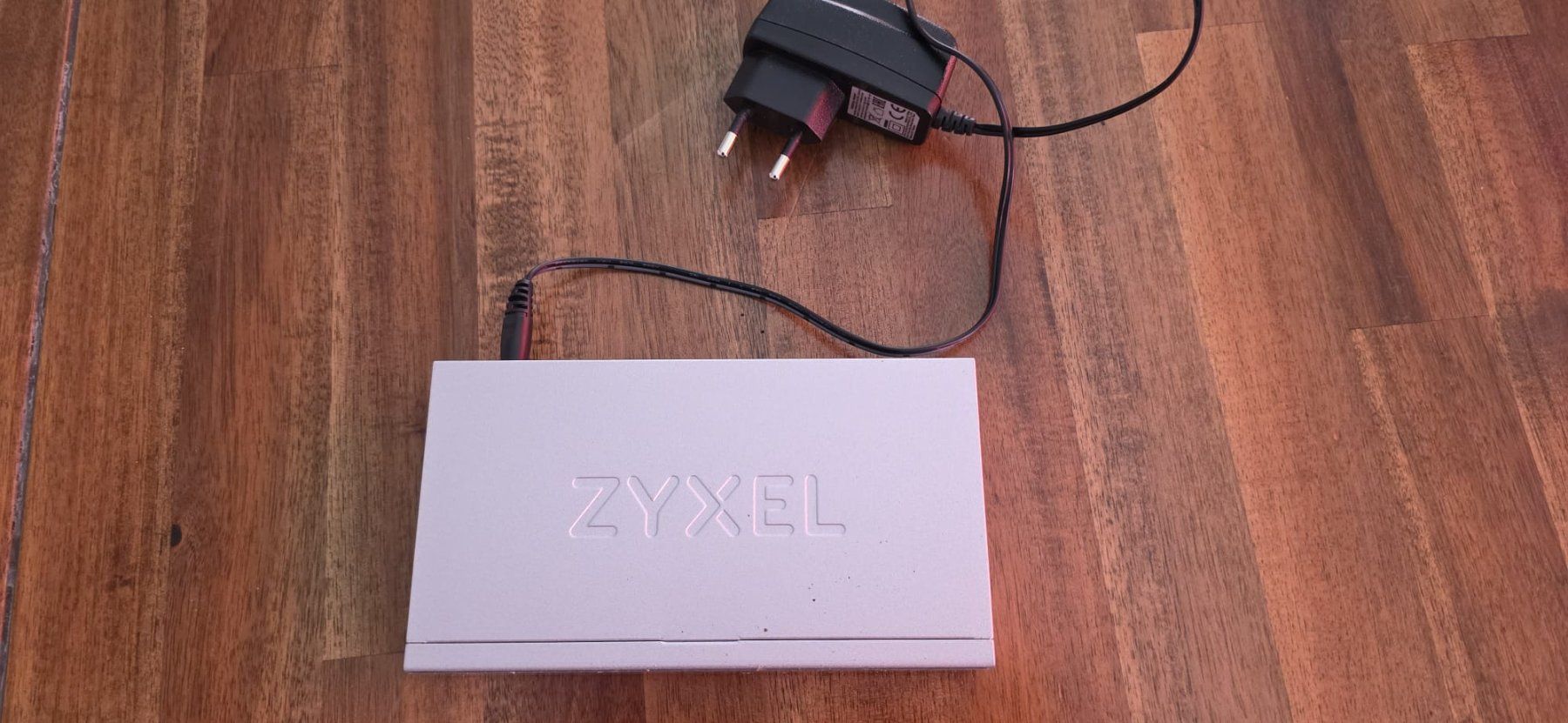 Zyxel Hub & Switch: Zyxel GS-108B v3 | 8-Port Gigabit Ethernet Switch – Usato da Biel/Bienne venduto da Popoff1 1