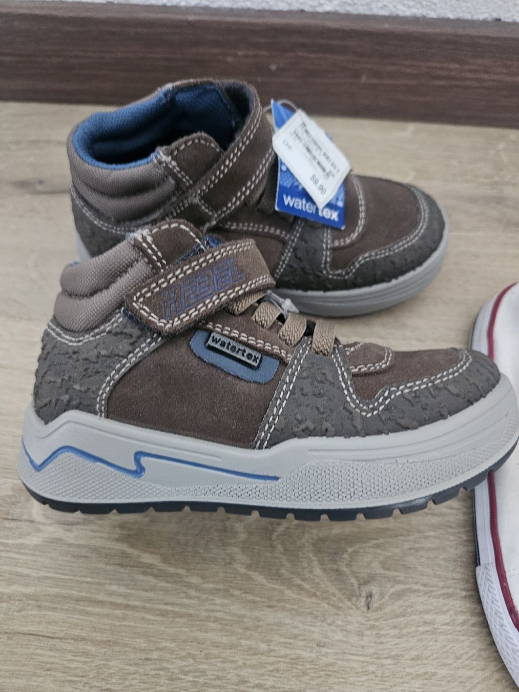 Scarpe per ragazzi: Kinder Schuhe Paket: Gr. 26 – Usato da Grosshöchstetten venduto da Qenko 1