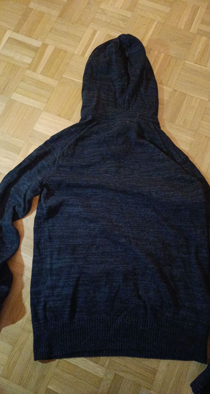 T-shirt: Pull à capuche H&M noir taille L – Usato da Le Grand-Saconnex venduto da Cornichon.Geek 1