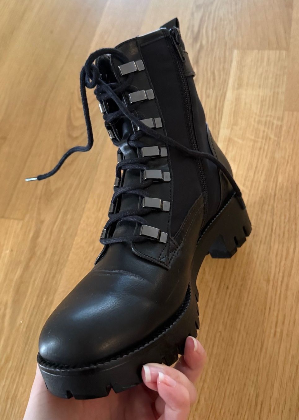 Scarpe da uomo: Schwarze Stiefel – Usato da Spiez venduto da Marix990 2
