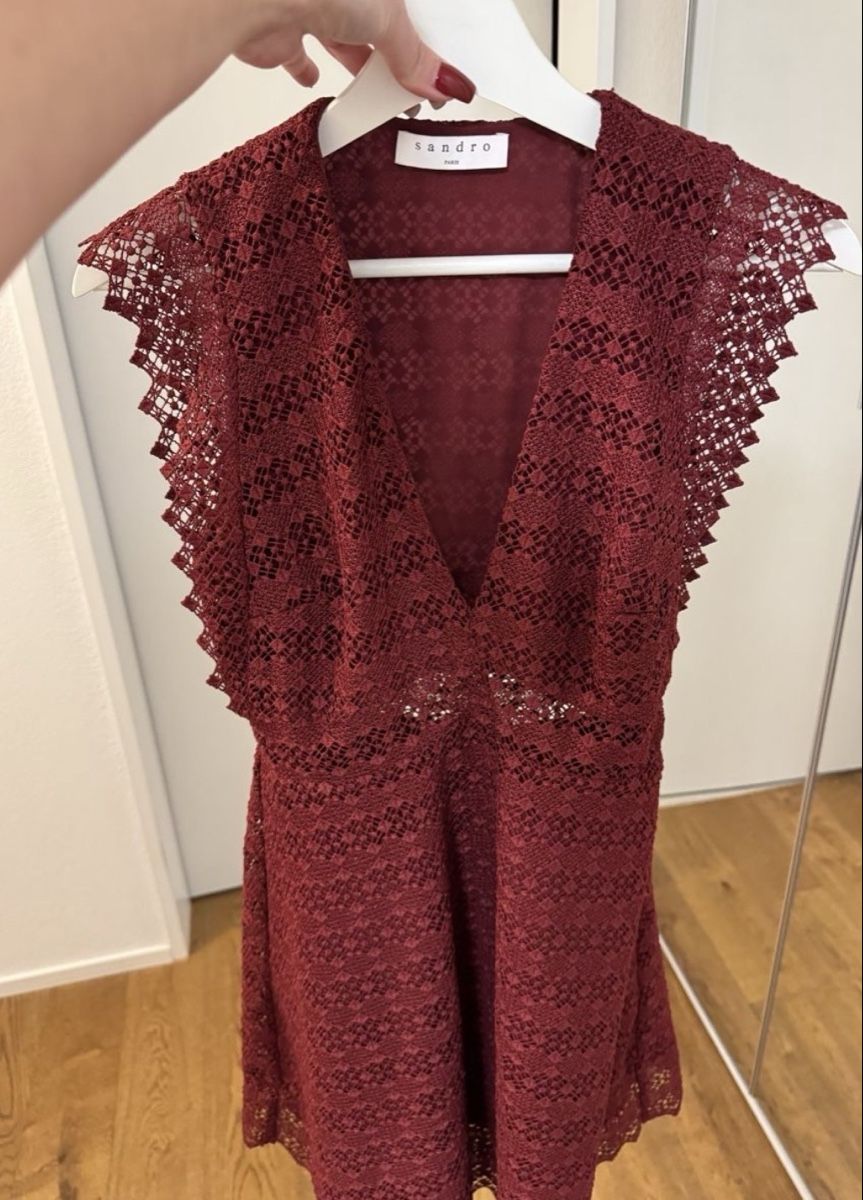 Sandro Vestiti: Sandro Spitzenkleid Gr. 1 Weinrot festlich – Usato da Altendorf venduto da bambi124
