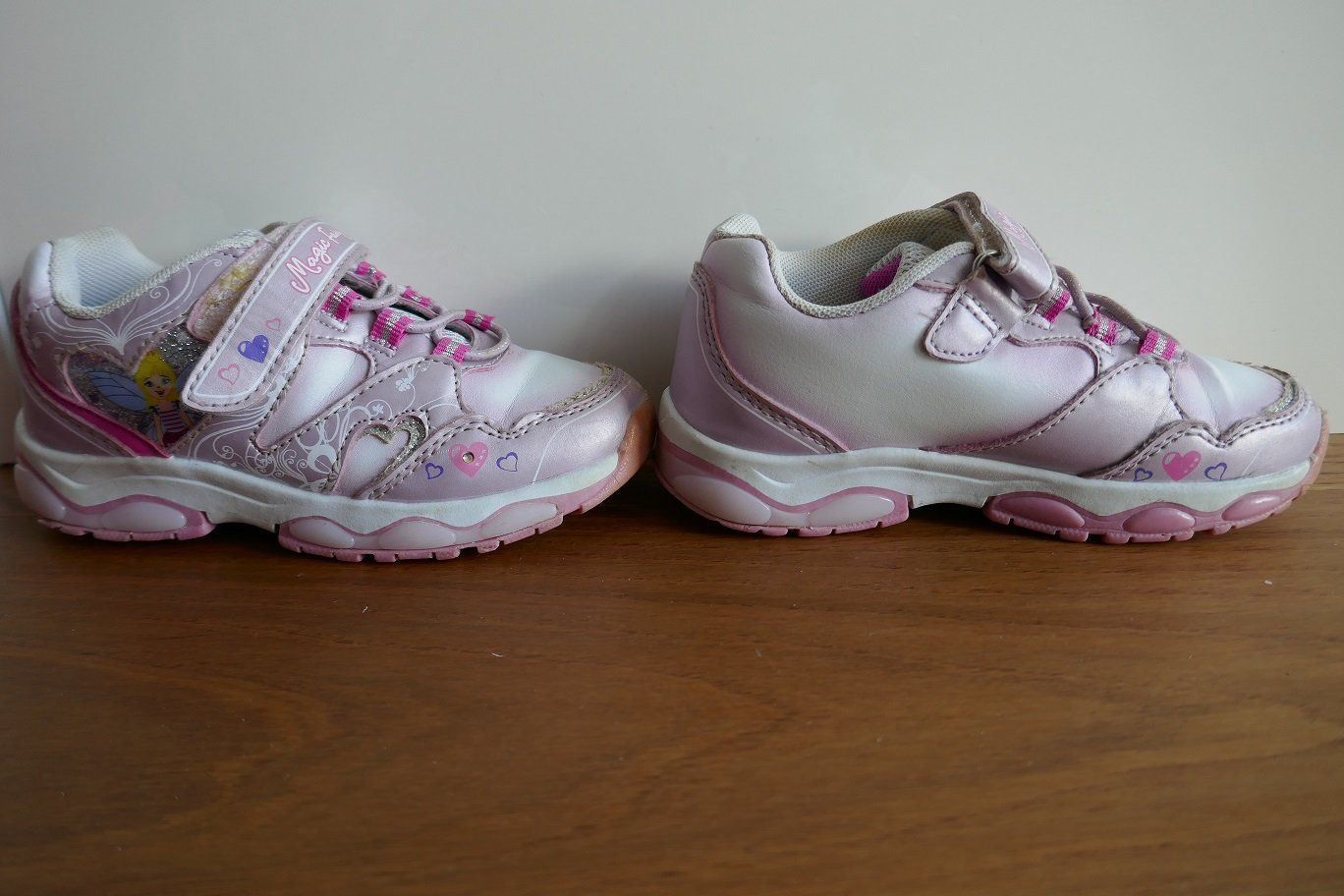 Scarpe per ragazze: Hübsche blinkende Turnschuhe, Gr. 27 – Usato da Horgen venduto da Feli39 1