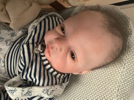 Reborn Baby mit alten Hochstuhl