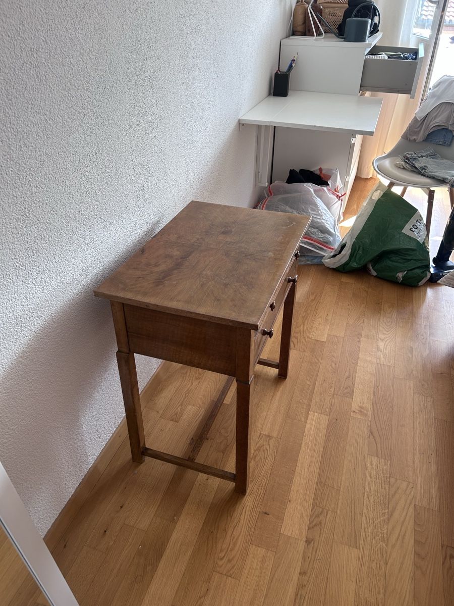 Tavoli: Vintage Beistelltisch mit Schubladen – Usato da Bern venduto da AsiaZ 1