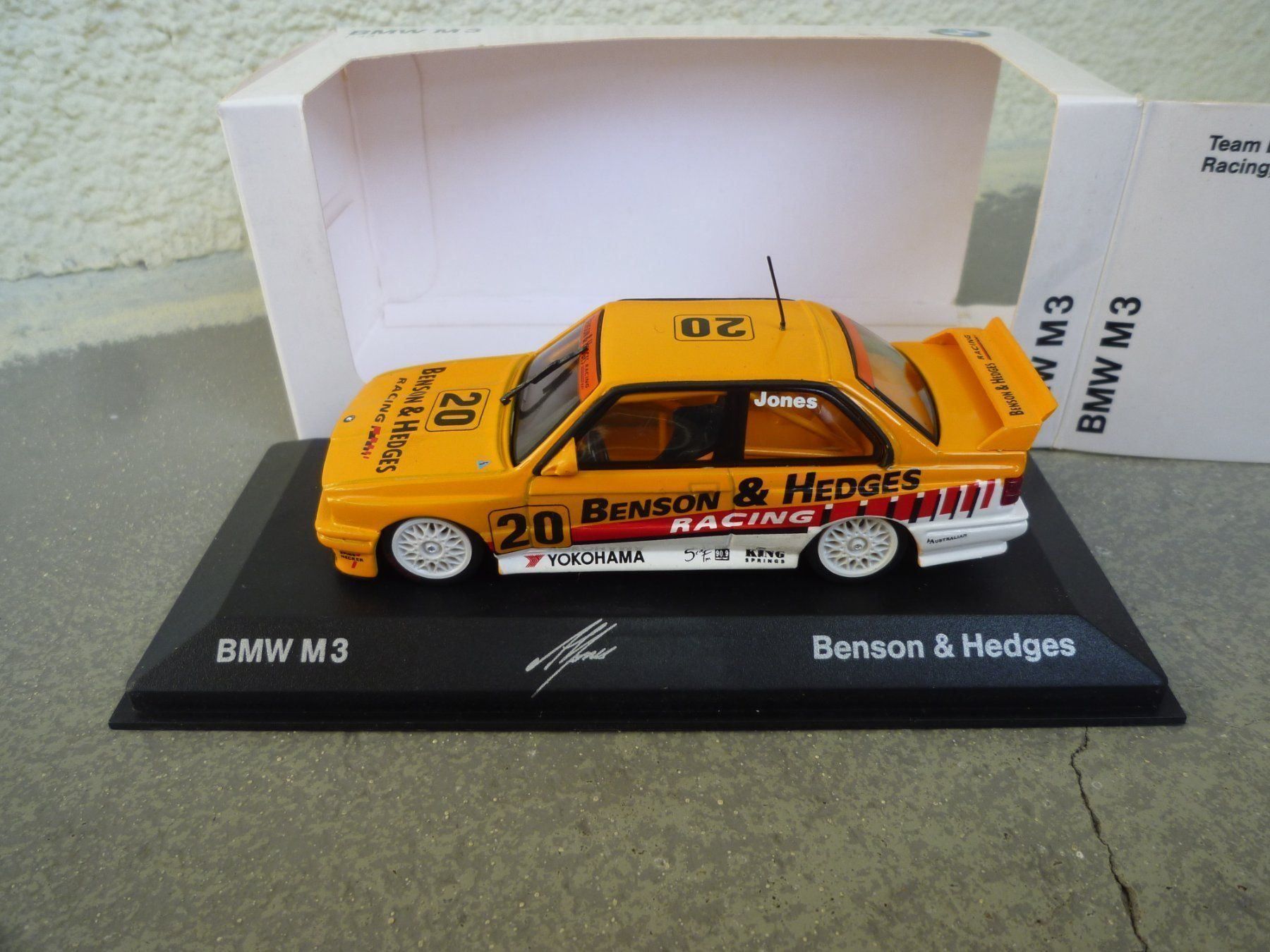 BMW Modellini d'auto: BMW M3 (E30) Benson&Hedges – Nuovo e nell'imballaggio originale da Flawil venduto da Imperiosud 2