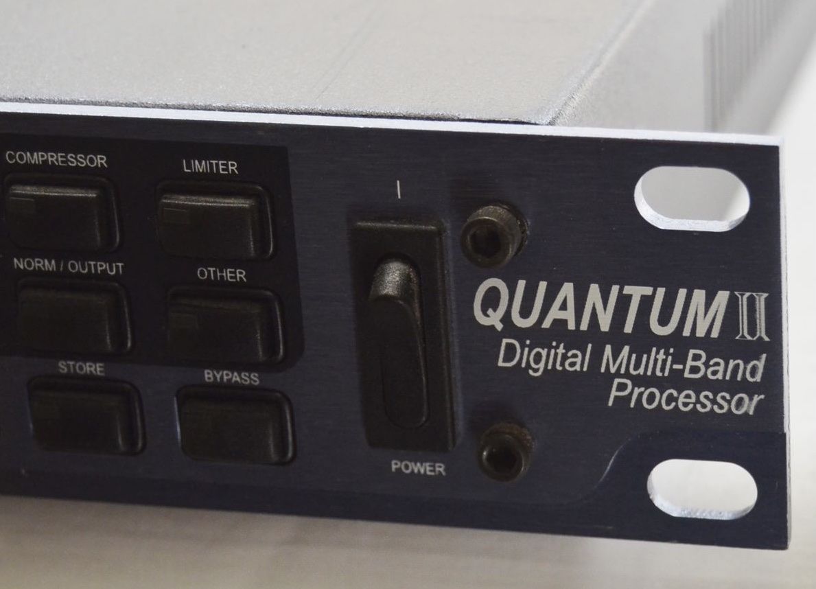 Dbx Compresseurs: DBX Quantum II Multiband Digital Mastering Processor – D'occasion à Niederscherli par dampfueli 1
