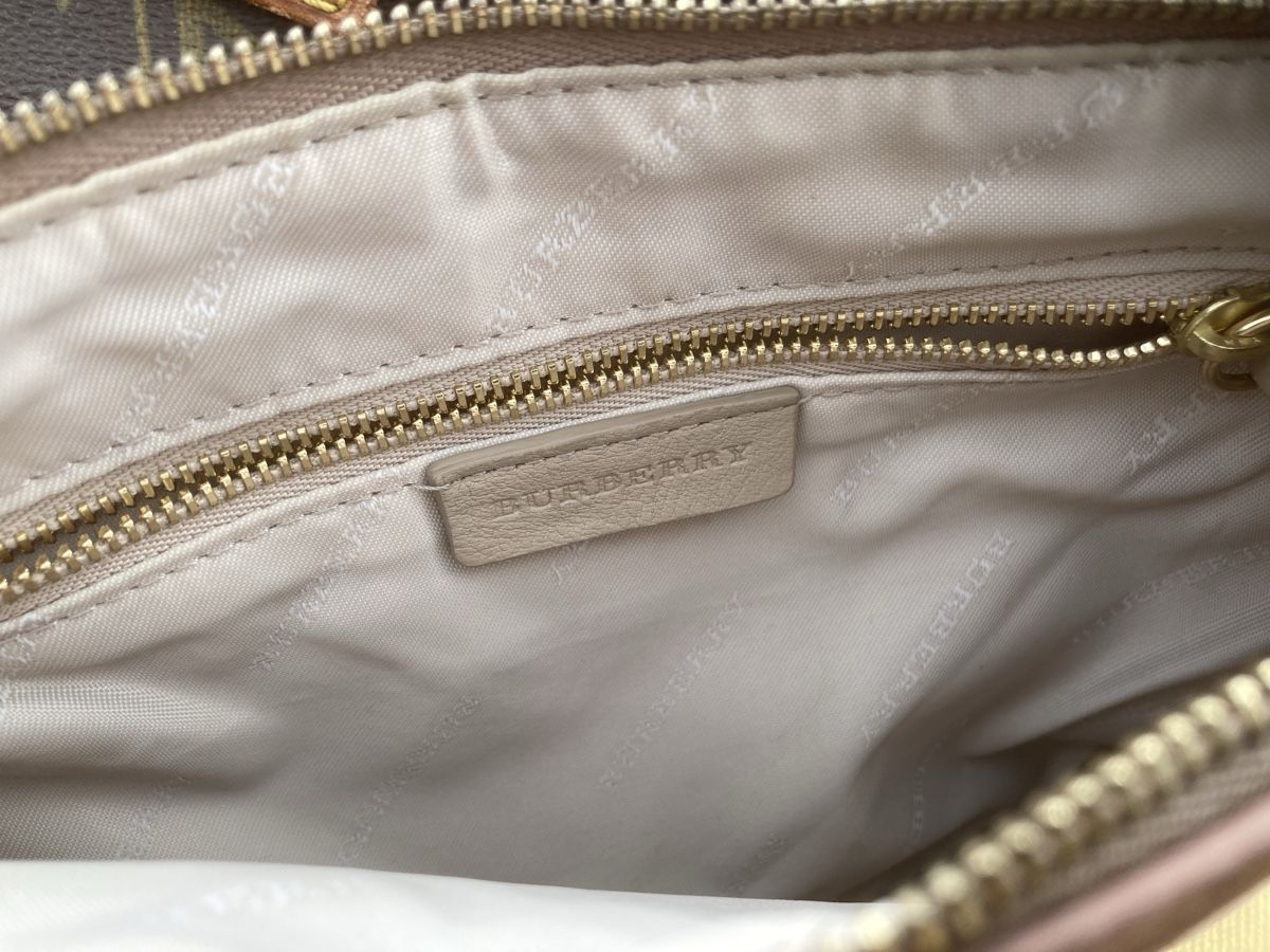 Burberry Custodie per cosmetici: Burberry Necessaire – Usato da Walterswil SO venduto da Sunshineyupi 1