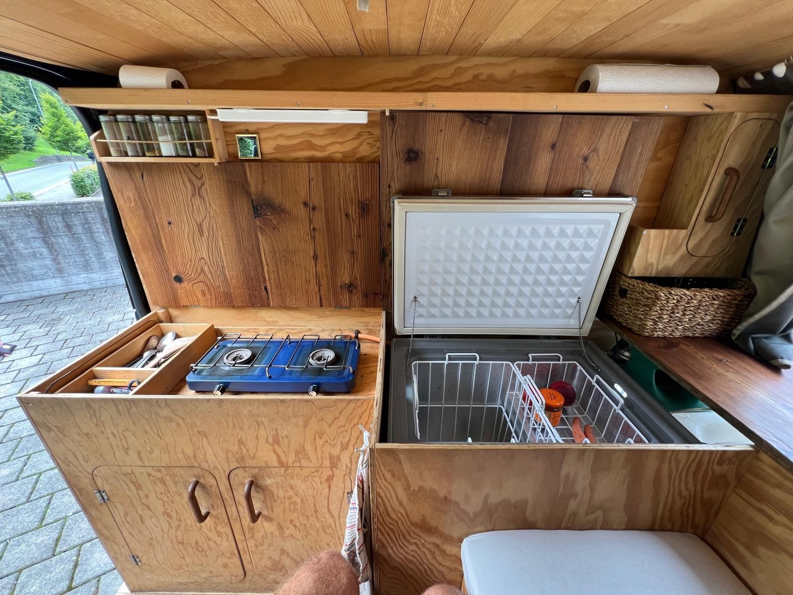 Ford Veicoli da campeggio: Ford Transit Camper, Ausbau mit Holz – Usato da Burgdorf venduto da tsc_mj78 4