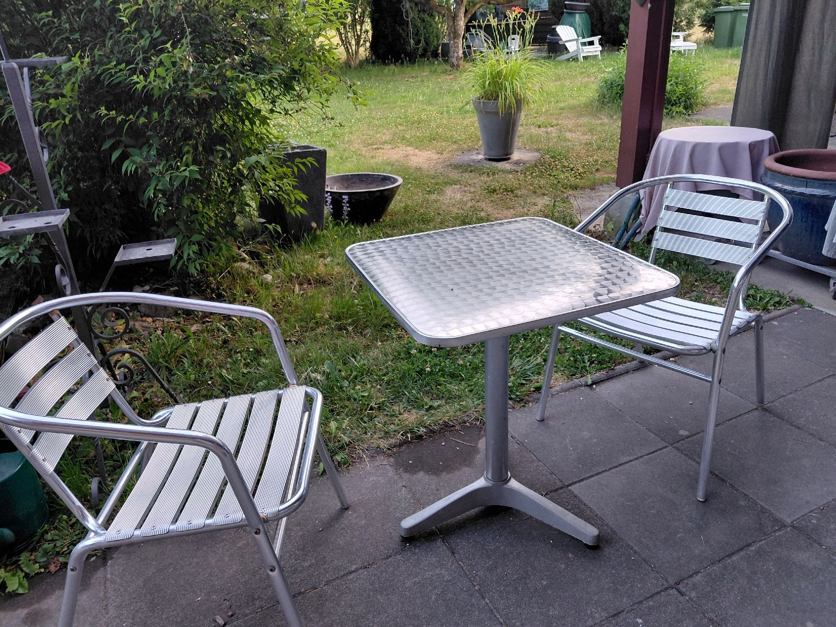 Tables: Chromtisch und 2 stühle – D'occasion à zuchwil par parson65