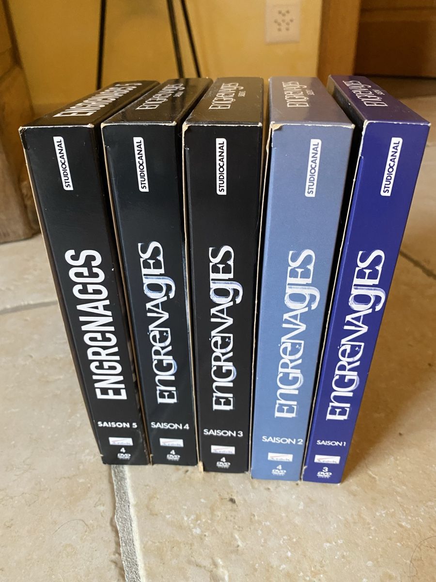Tutti i DVDs: DVD Série Engrenages saisons 1 à 5 – Usato da Commugny venduto da Flamantrose77 1