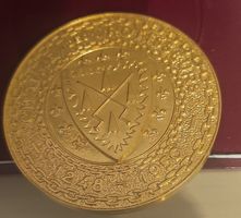 Magnifique médaille commémorative dorée 1248-1950