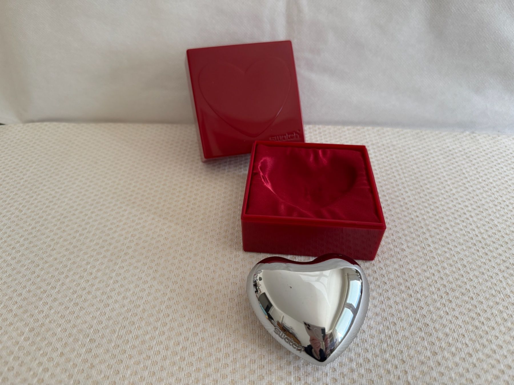 Swatch Orologi: Swatch - Heart Bell - presse-papier – Usato da Sion venduto da accroshoes 1
