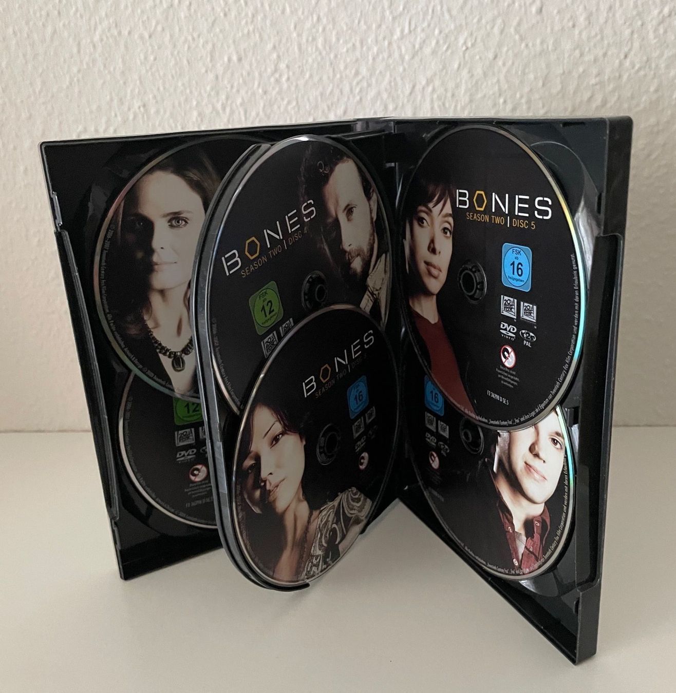 Alle DVDs: Bones - Season 2 – Neu (gemäss Beschreibung) aus Riehen von M.S.DVD 5