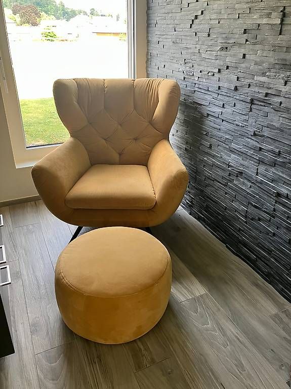 Poltrone: Sessel Santa Fe mit Hocker Annabelle Velvet – Usato da Netstal venduto da PMN1970