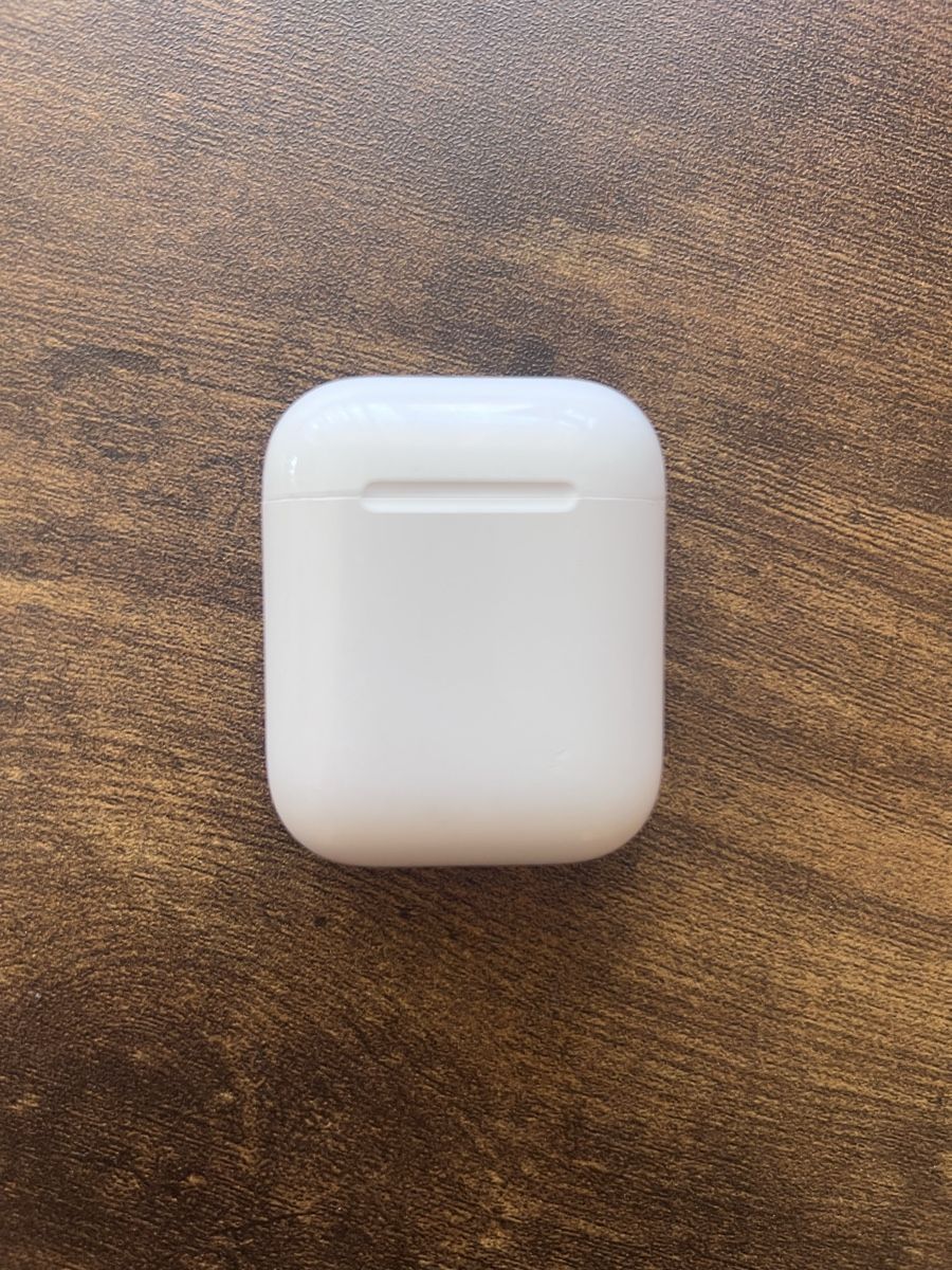 Apple Cuffie: Apple AirPods Ladecase – Usato da Wädenswil venduto da dai_2bcv