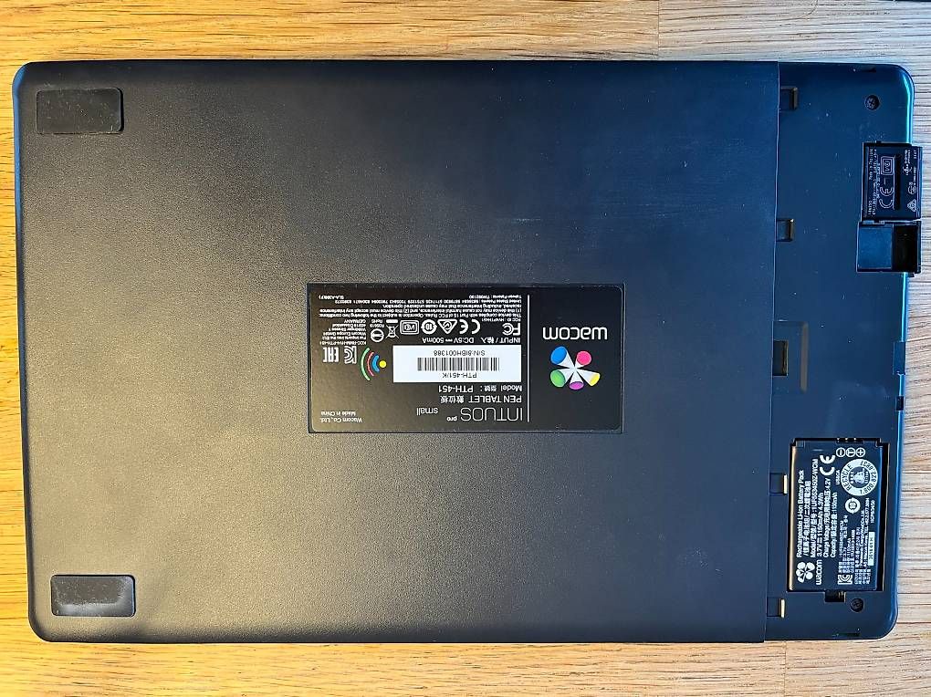 Tablettes PC: Tablette graphique Wacom Intuos Pro Small (PTH-451) – D'occasion à Leytron par ilias_08 2