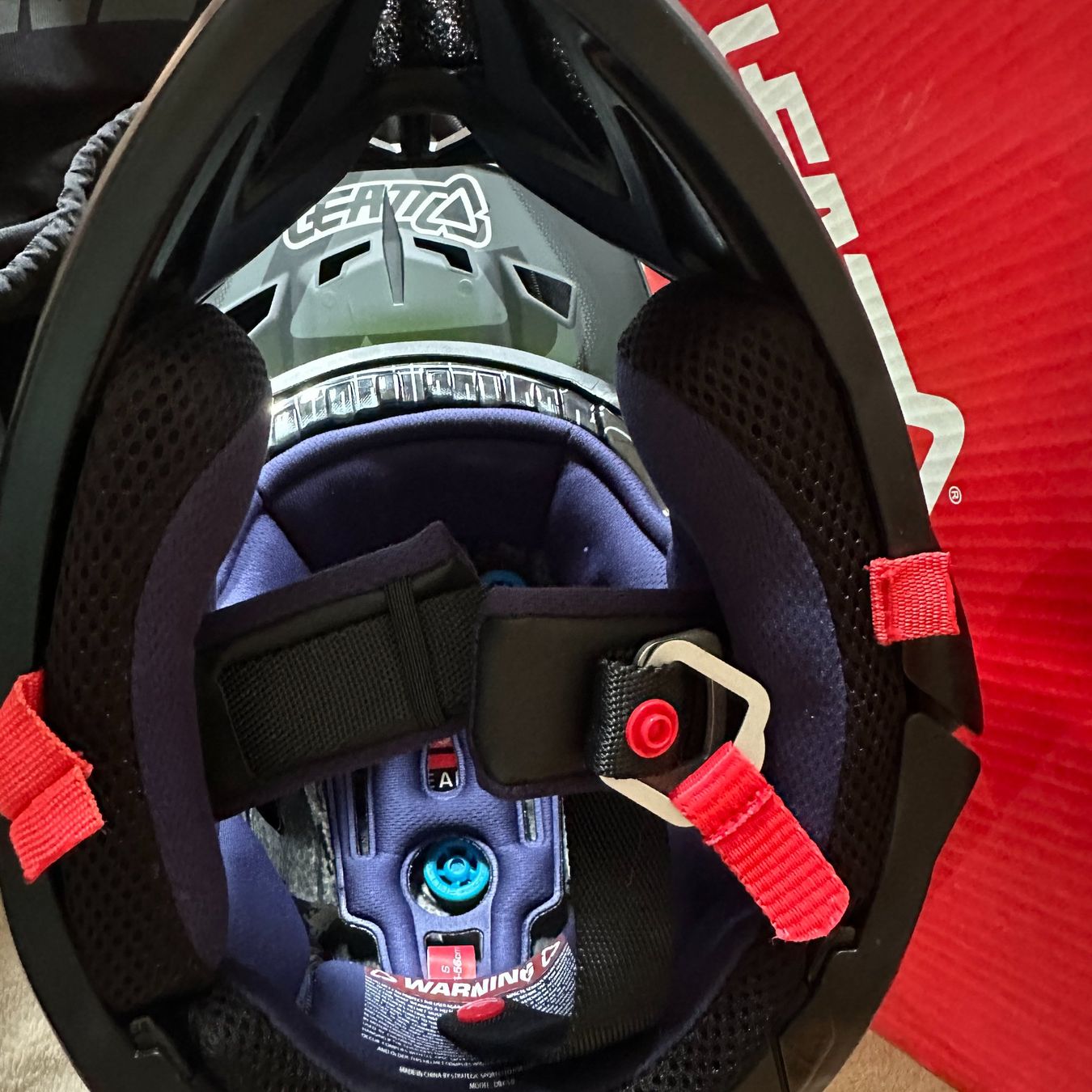 Leatt Caschi: LEATT Helm DBX 5.0 V09 55-56CM – Nuovo (secondo la descrizione) da Tägertschi venduto da TheChange 5