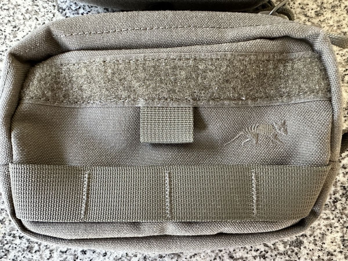 Sacs: 2x TT horizontal pouch in IRR Steingrau Olive – D'occasion à Steinhausen par casaplia 1