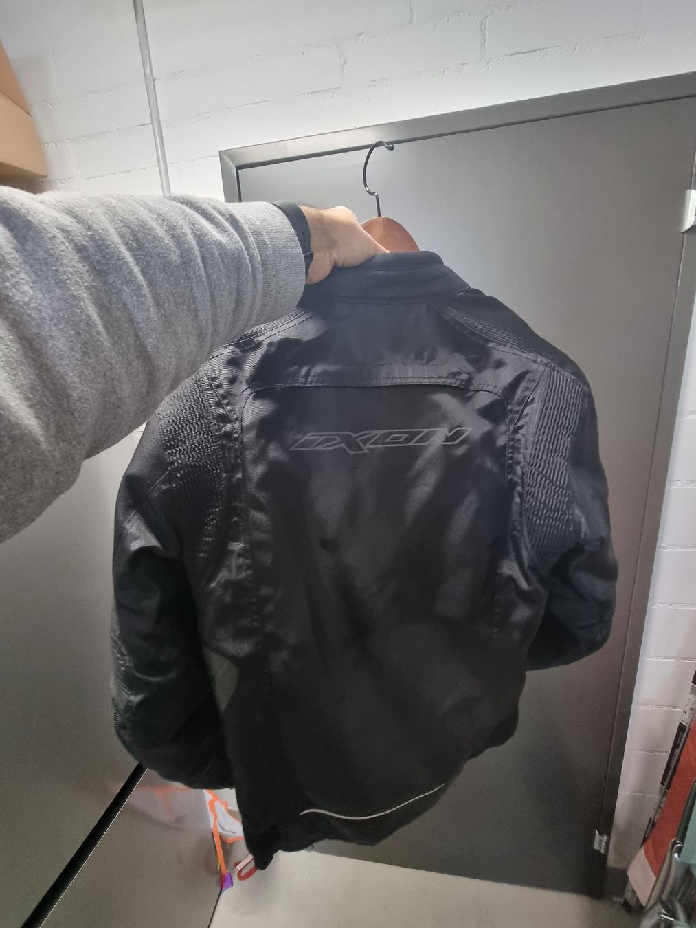Ixon Jacken: IXON Motorradjacke XL eher eine L – Gebraucht aus Baden von Giuseppe5 3