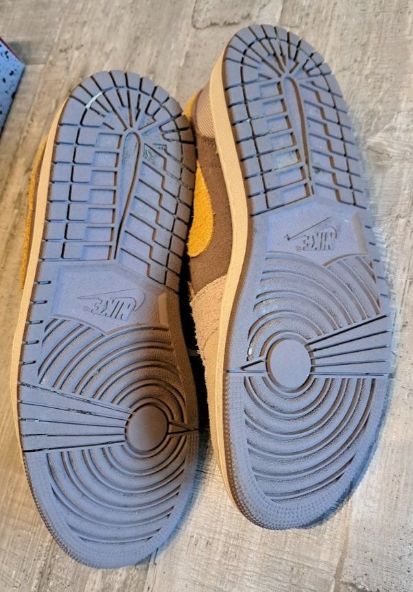 Nike Scarpe da uomo: Nike Air Jordan 1 Low – Usato da MARTIGNY venduto da pinkforever1984 3