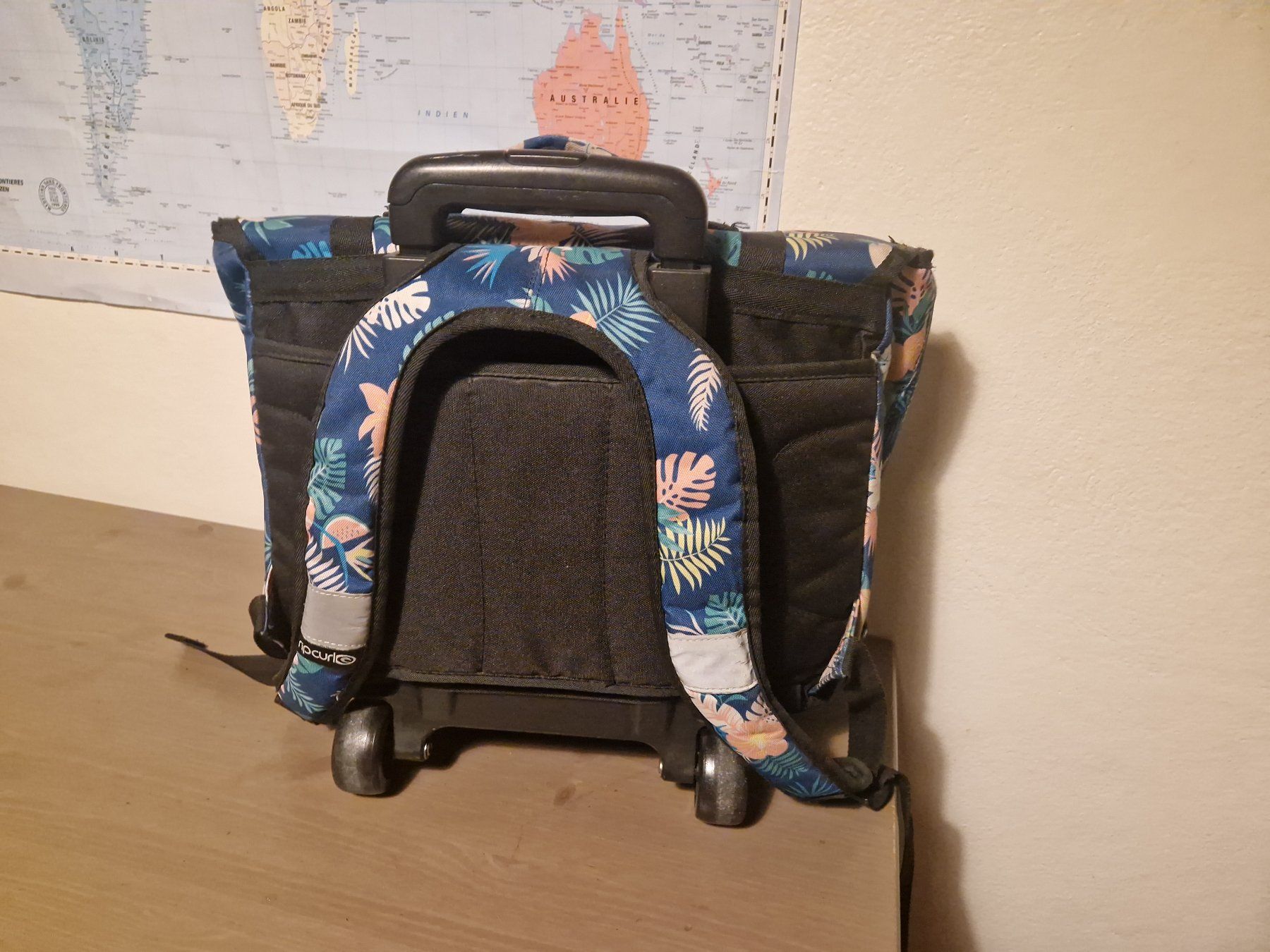 Rip Curl Zaini: Cartable Rip Curl imprimé floral bleu – Usato da Petit-Lancy venduto da CristianPabloRivier 1