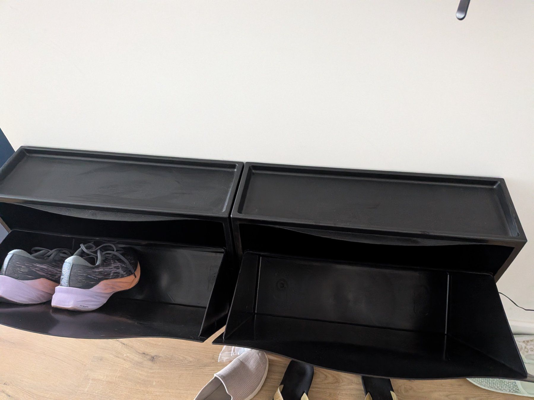 Regale: Schuhregal schwarz – Gebraucht aus Basel von fla_7flq