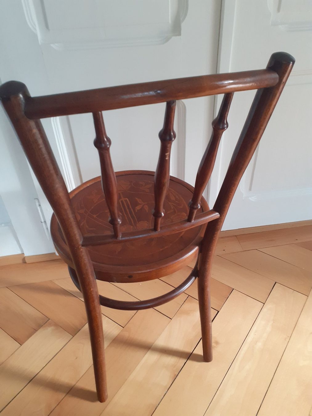 Sedie: Chaise ancienne en bois courbé, assise décorée – Usato da Lausanne venduto da nma_b7dk 1