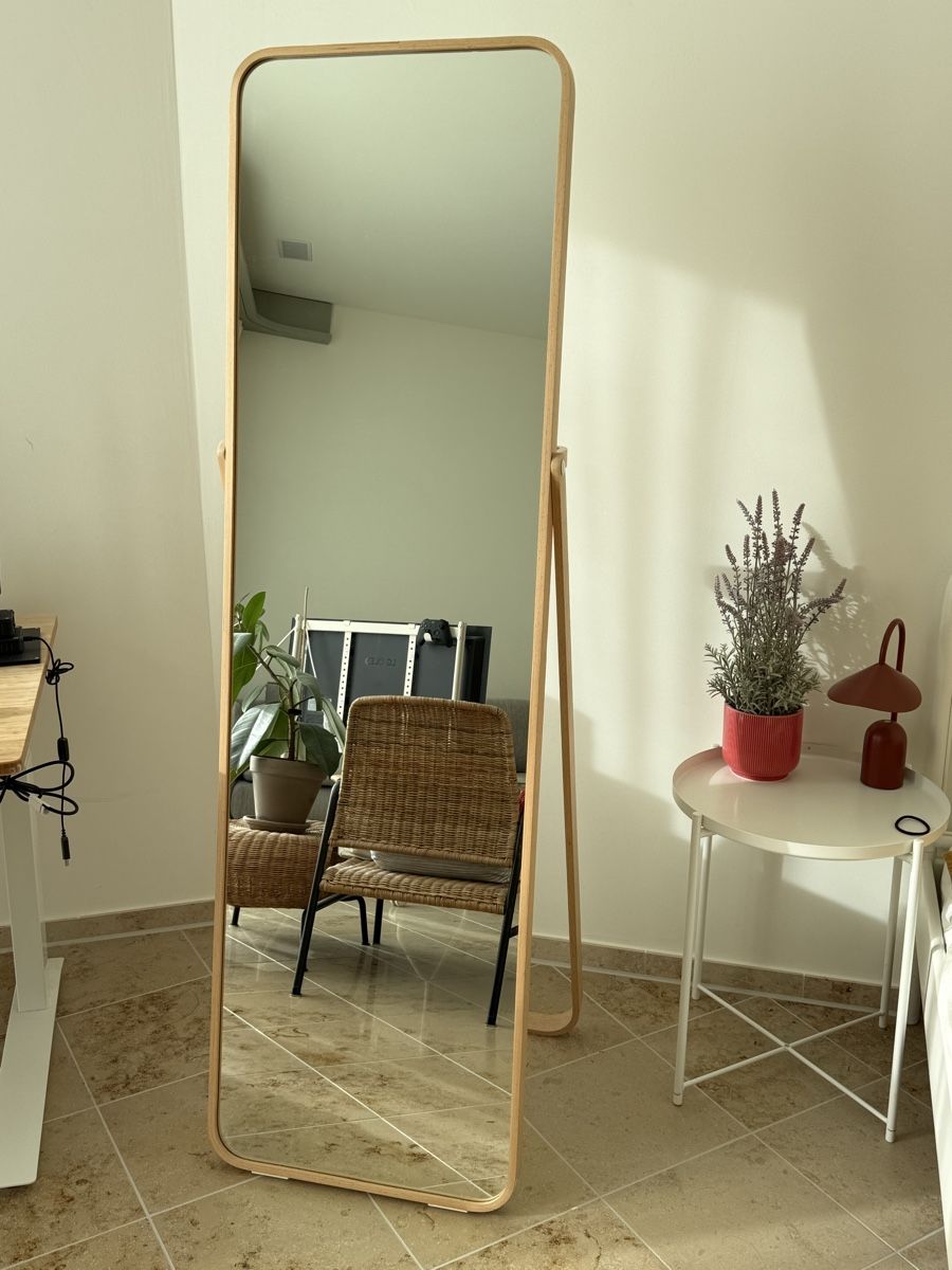 Ikea Specchi: IKEA IKORNNES standing mirror – Usato da Zürich venduto da SmilingPanda